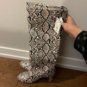 Bought them at zara! Never worn out.